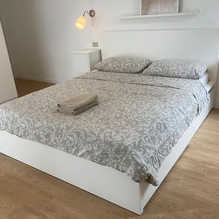 Lovely Spacious Апартаменты *