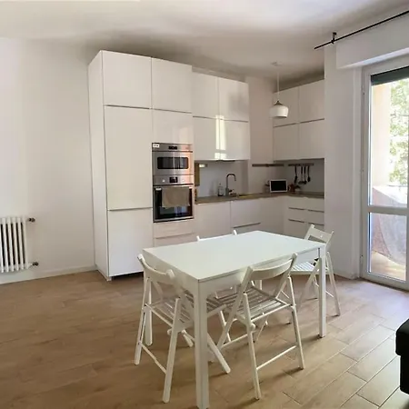 Lovely Spacious Милан