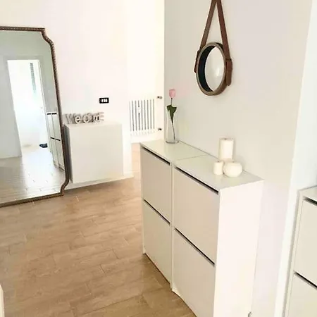 Апартаменты Lovely Spacious Милан