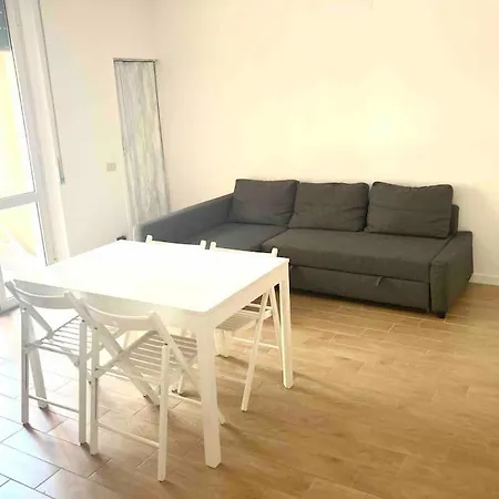 Апартаменты Lovely Spacious Милан